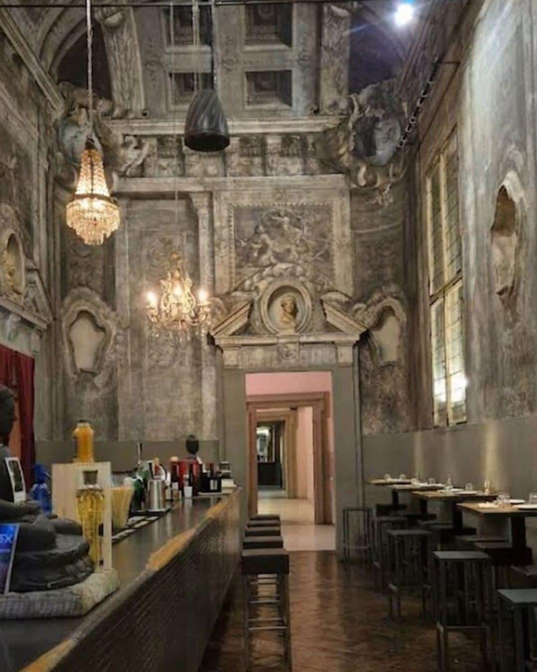 Bolonya (Bologna) Lezzet Durakları: Yeme İçme Rehberi ve En İyi Restoranlar Le Stanze Bologna: Fresk Tavan Altında Kokteyl - Eski Kilisede Bar Deneyimi