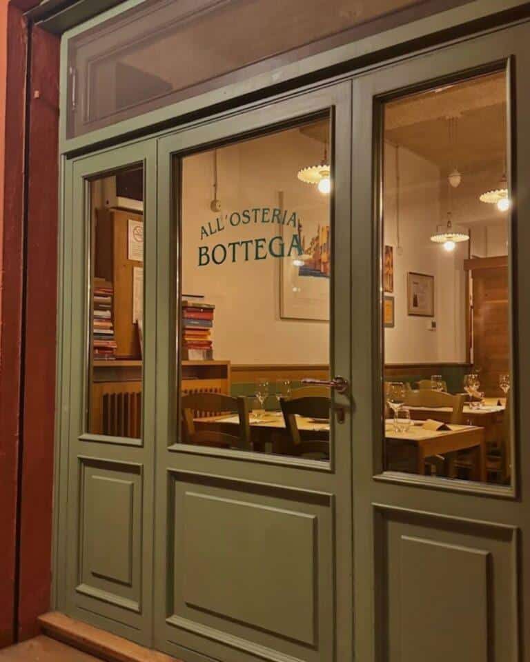 Osteria Bottega'da sunulan, ekmek kırıntısı ve muskat ceviziyle yapılan yöresel Passatelli makarnası