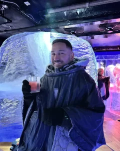 Stockholm ICEBAR içinde buzdan bardakta içecek deneyimi