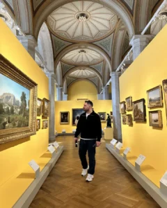 Stockholm Nationalmuseum içinde klasik tabloların sergilendiği sanat galerisi