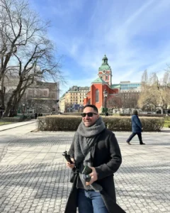 Stockholm Riddarholmen Kilisesi ve çevresindeki park alanı