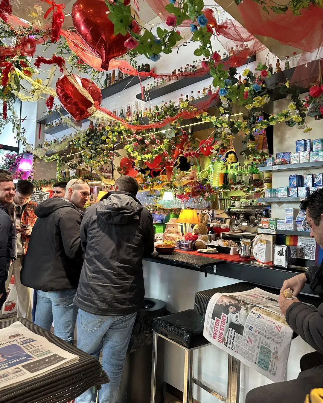 ZanziBar Bologna: Sokak Aperitivosu ve Via delle Moline - Finestrella'ya Adım Uzaklıkta