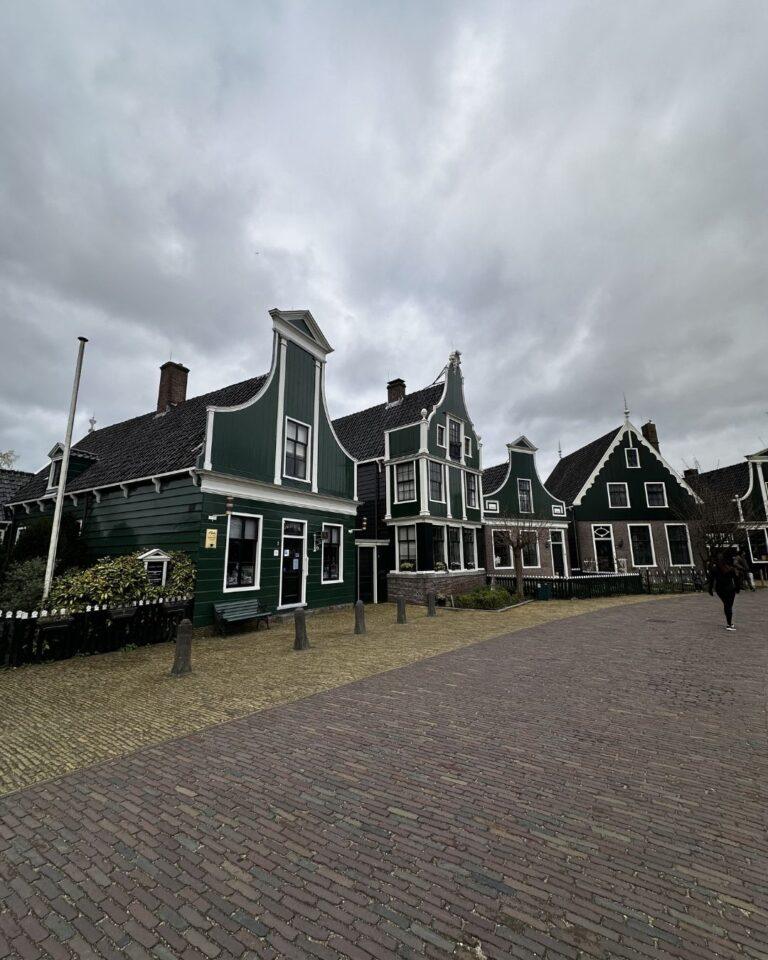 Zaanse Schans yeşil ahşap evler