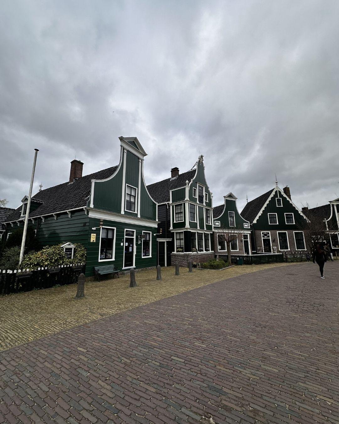 Amsterdam Köyleri: Giethoorn, Zaanse Schans, Volendam, Marken Zaanse Schans yeşil ahşap evler