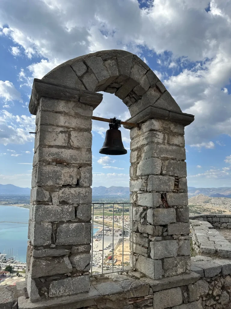 Nafplio Palamidi Kalesi'nden şehir ve liman manzarası