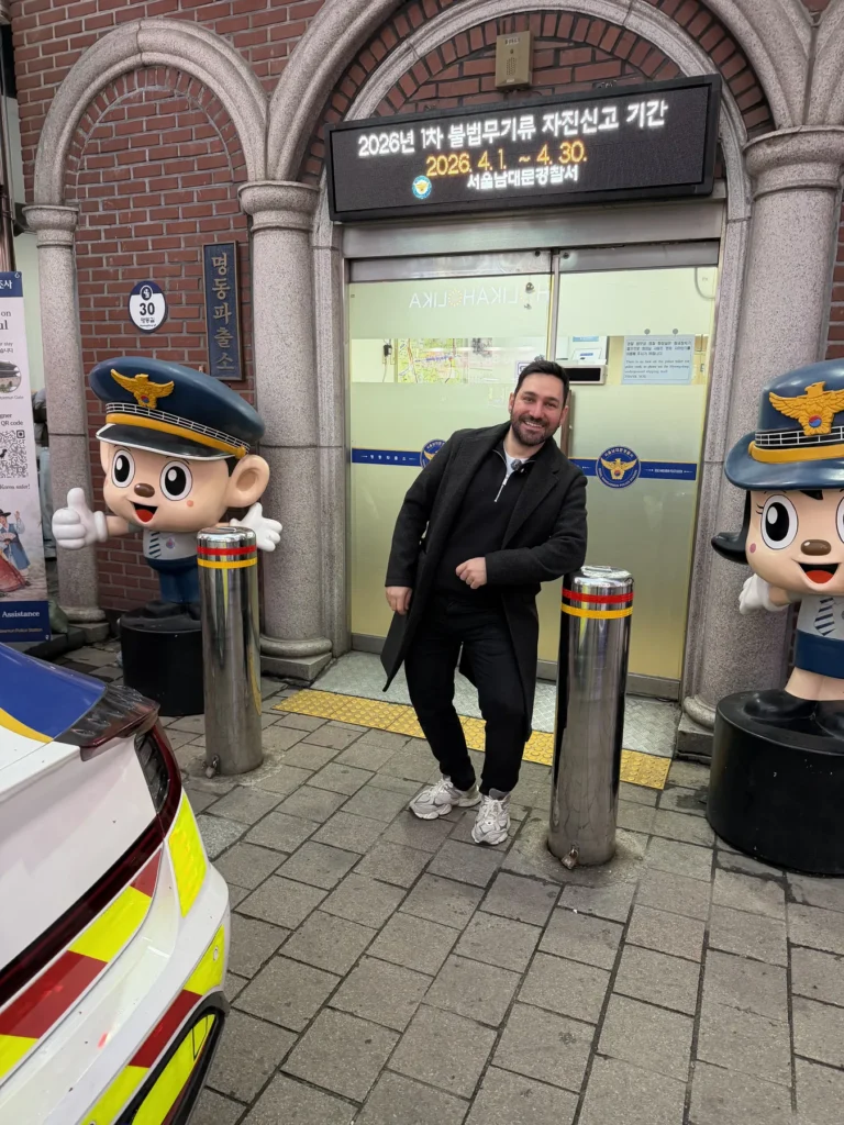 Seul Gezi Rehberi: A’dan Z’ye Seyahat İpuçları Myeongdong'da Kore polis maskotu Podori heykeli