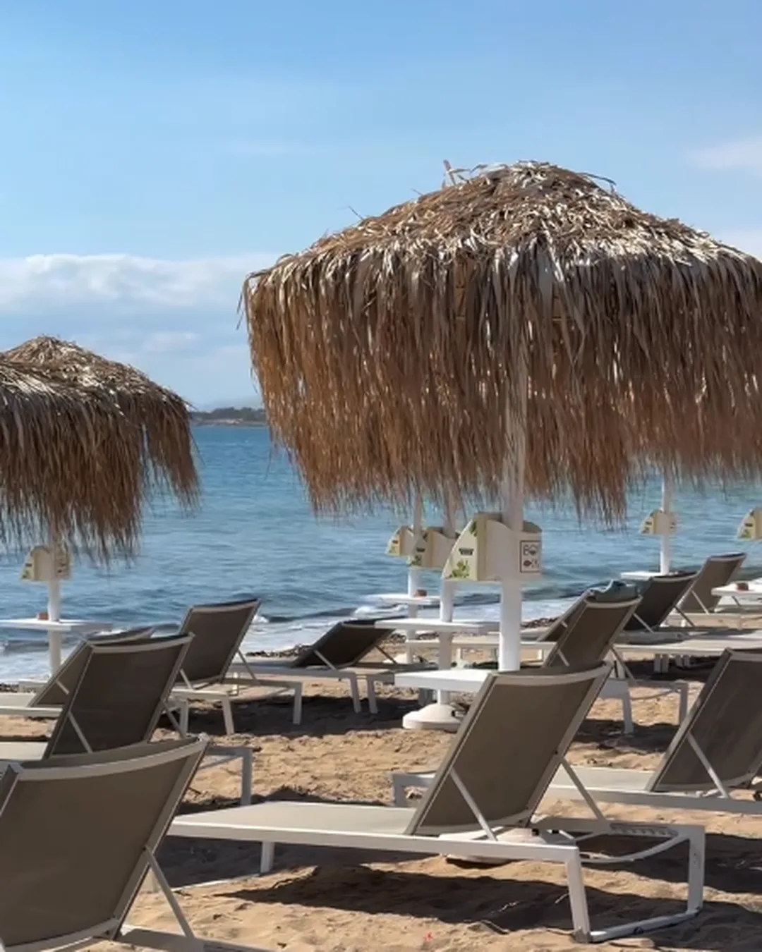 Atina Rivierasi: En İyi Plajlar ve Vouliagmeni Gölü (2026) Apollon Beach: Kavouri'deki Otel Beach Club'ı