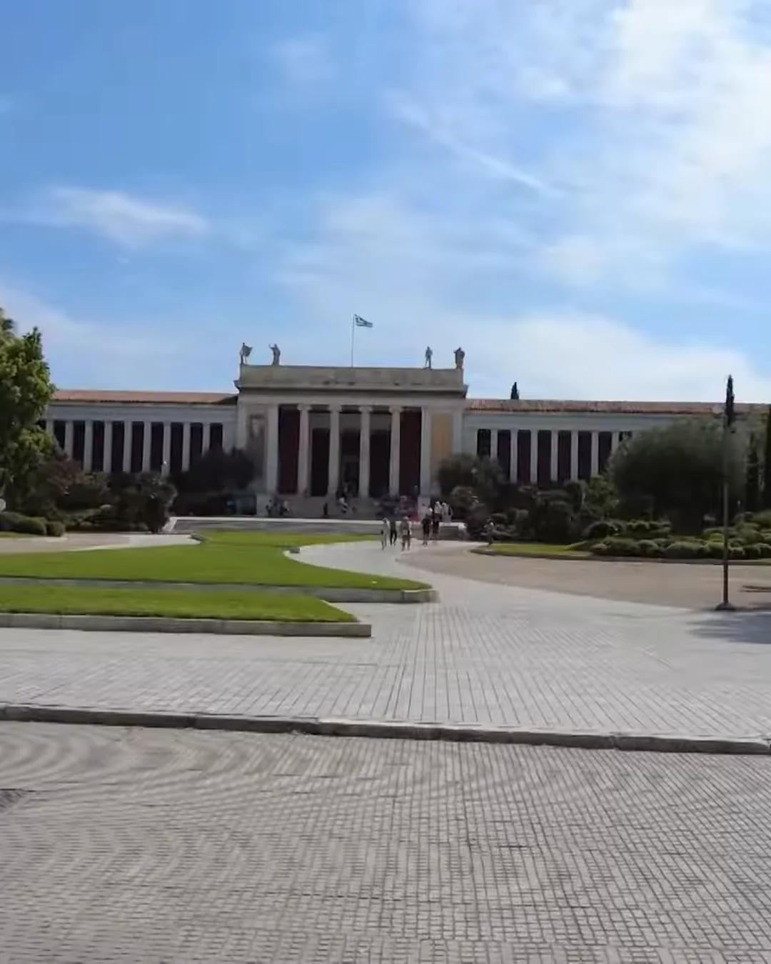 Atina Rivierasi: En İyi Plajlar ve Vouliagmeni Gölü (2026) Ulusal Arkeoloji Müzesi: Antikythera ve Miken