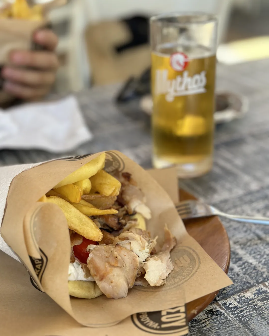 Selanik Lezzet Durakları: Ne Yenir, Nerede Yenir? (2026) Psisou – Sta Karvouna (ΨΗΣΟΥ): Kömürde Gyros