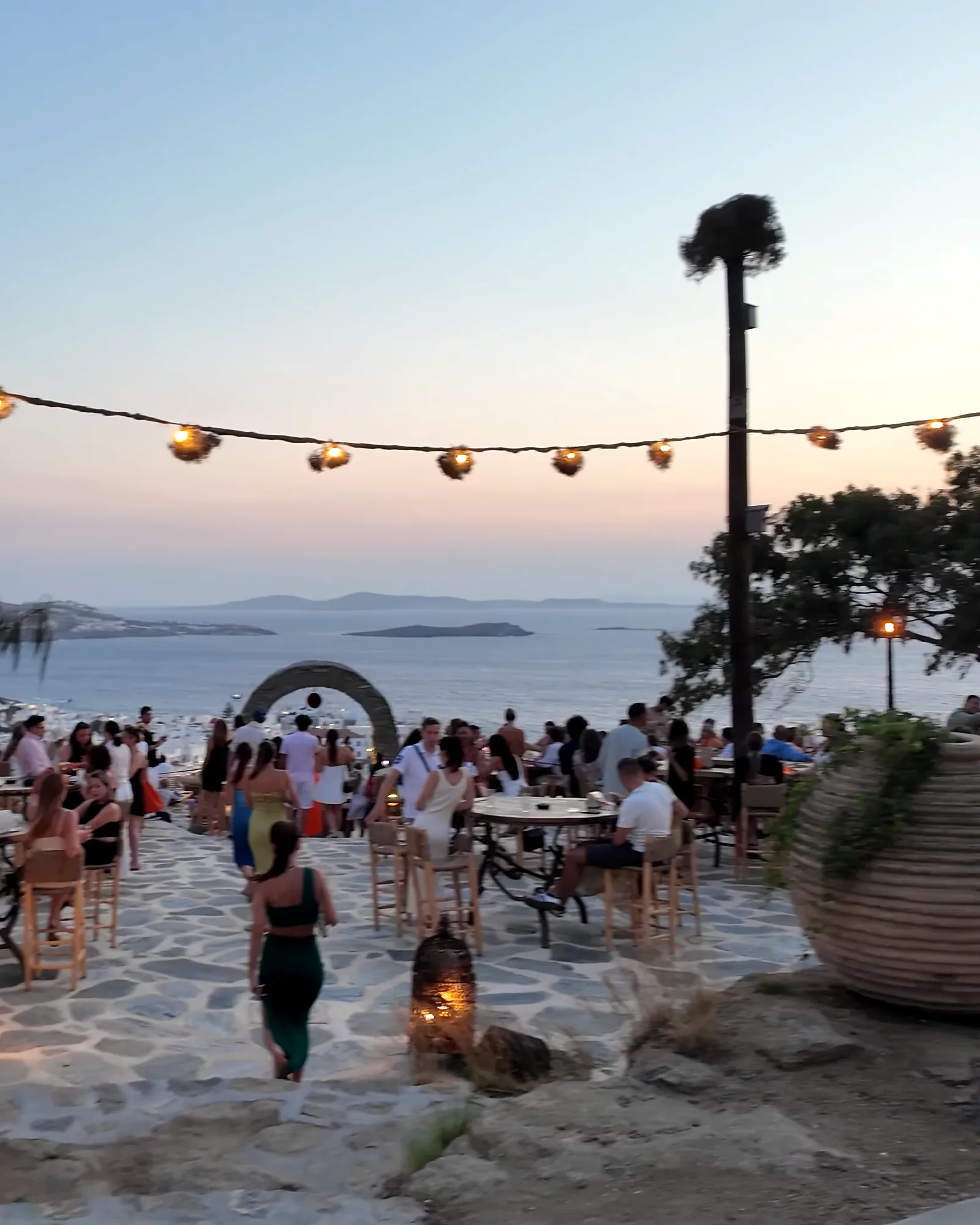 180° Sunset Bar: Tüm Mykonos Ayaklarınızın Altında
