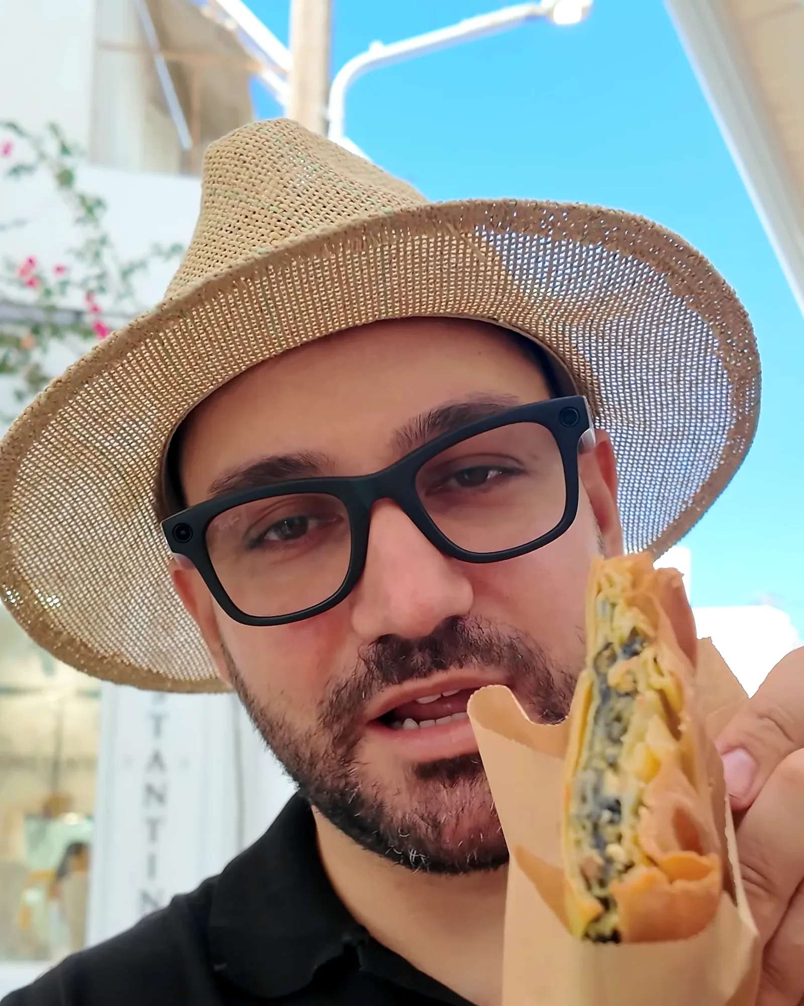 ⭐ Bake & Cake Mykonos: Spanakopita + Freddo Kahvaltısı (€6-8)