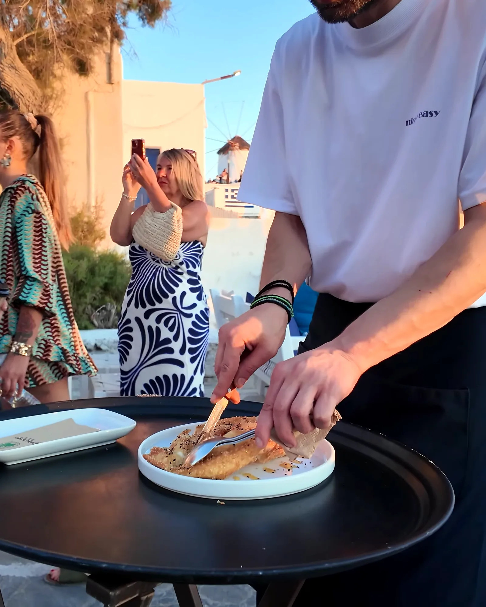 Nice N Easy (Little Venice): Ballı Susamlı Peynirli Börek