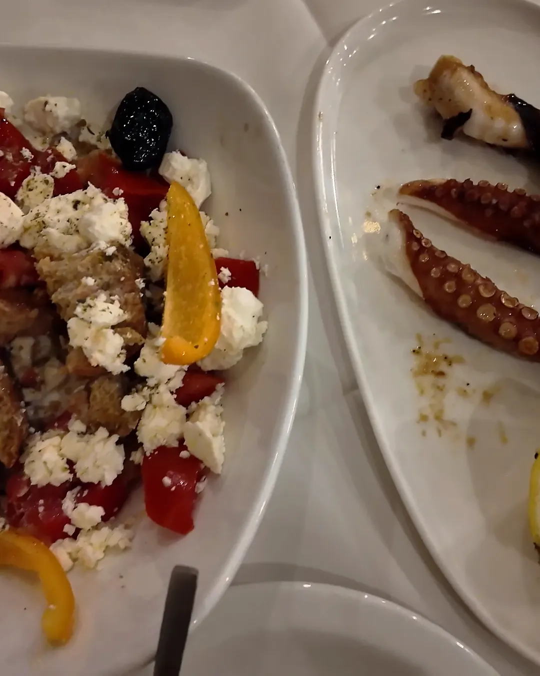Rodos'ta Ne Yenir? En İyi Tavernalar ve Lezzet Durakları Pizanias Restaurant Rodos: Türk Çalışanı Olan Old Town Tavernası (€30-45)