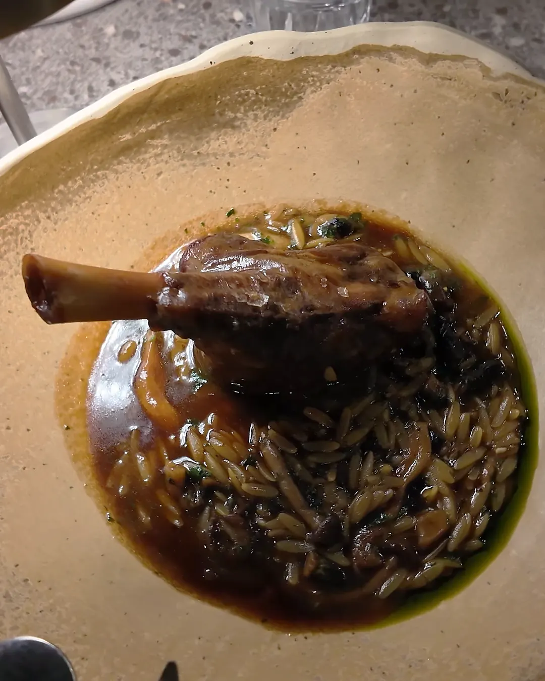 Rodos'ta Ne Yenir? En İyi Tavernalar ve Lezzet Durakları Ritualist Restaurant Rodos: Old Town'da Ağaç Altında Akşam Yemeği (€101 / 2 Kişi)