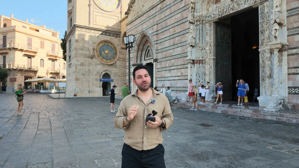 Messina Katedrali (Duomo) ve astronomik saatli çan kulesi, Piazza del Duomo