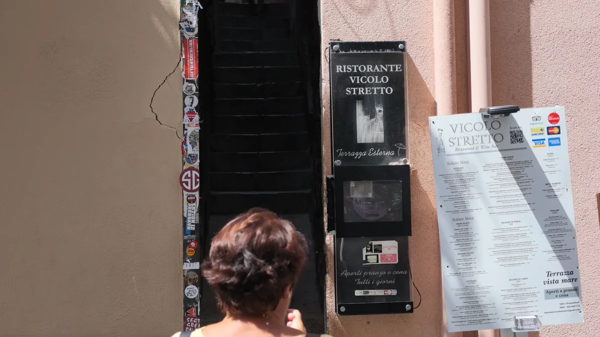 Taormina'nın en dar sokağı Vicolo Stretto'nun girişi
