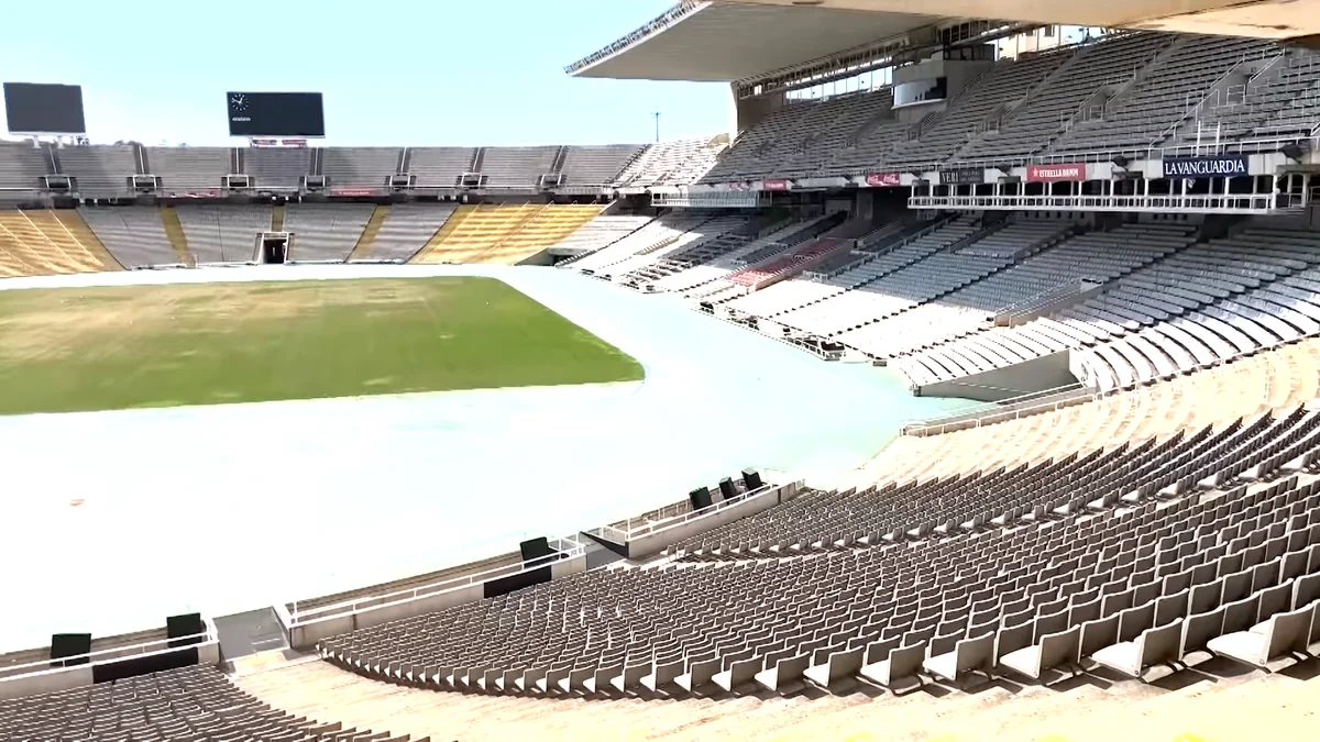 Barselona'da Montjuïc Olimpiyat Stadı'nın pisti ve tribünleri