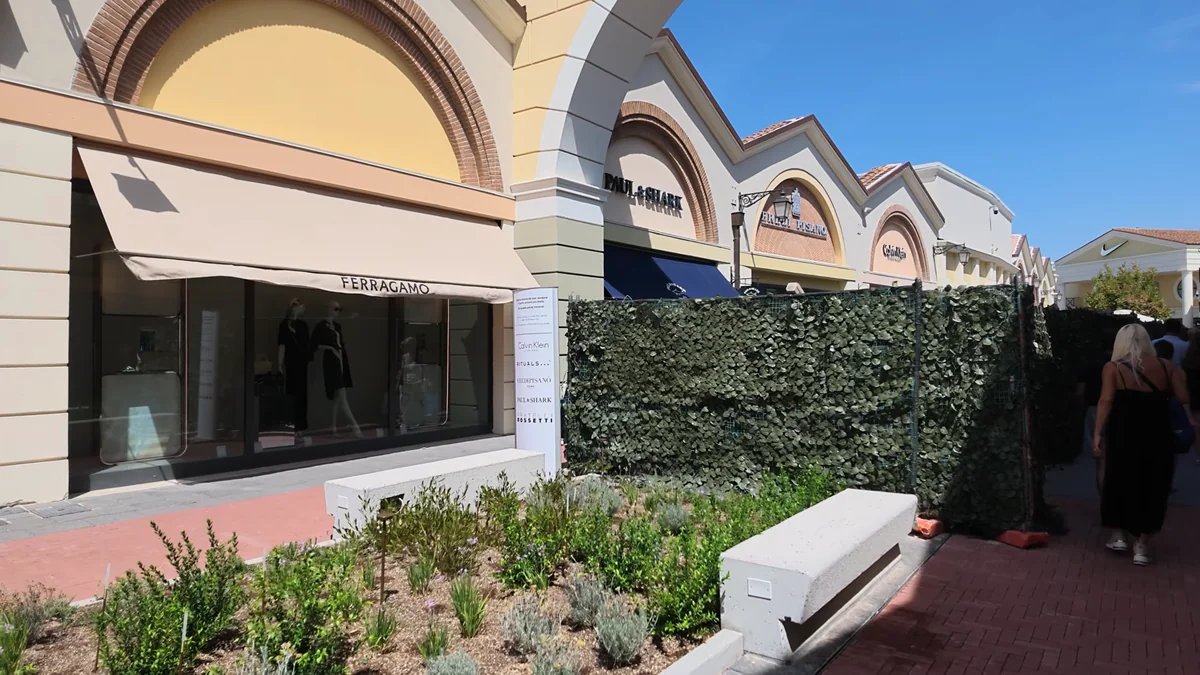Queen Victoria Gemi Turu 2026: Cunard ile Akdeniz'de 7 Gece, Gemide Neler Var Castel Romano outlet, Roma: Ferragamo, Calvin Klein ve Paul & Shark mağazaları