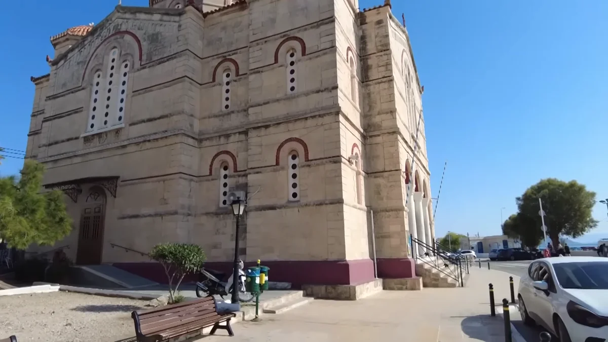 Egina limanı yakınındaki taş Bizans tarzı kilise