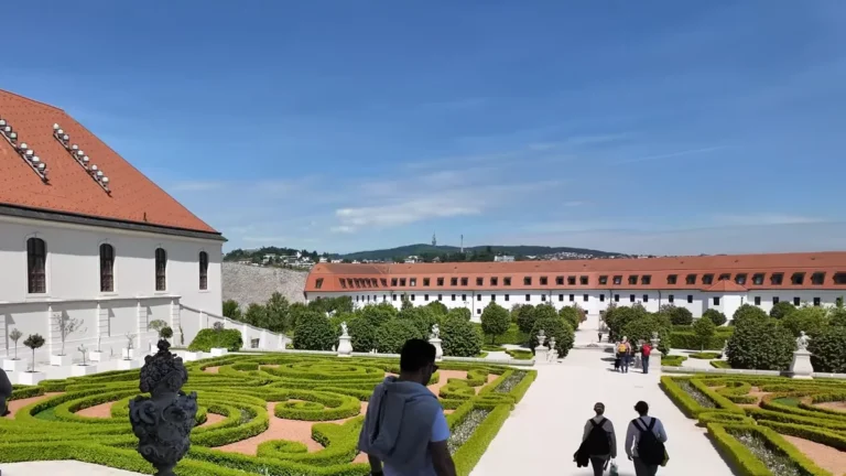 Bratislava Kalesi'nin barok bahçesi