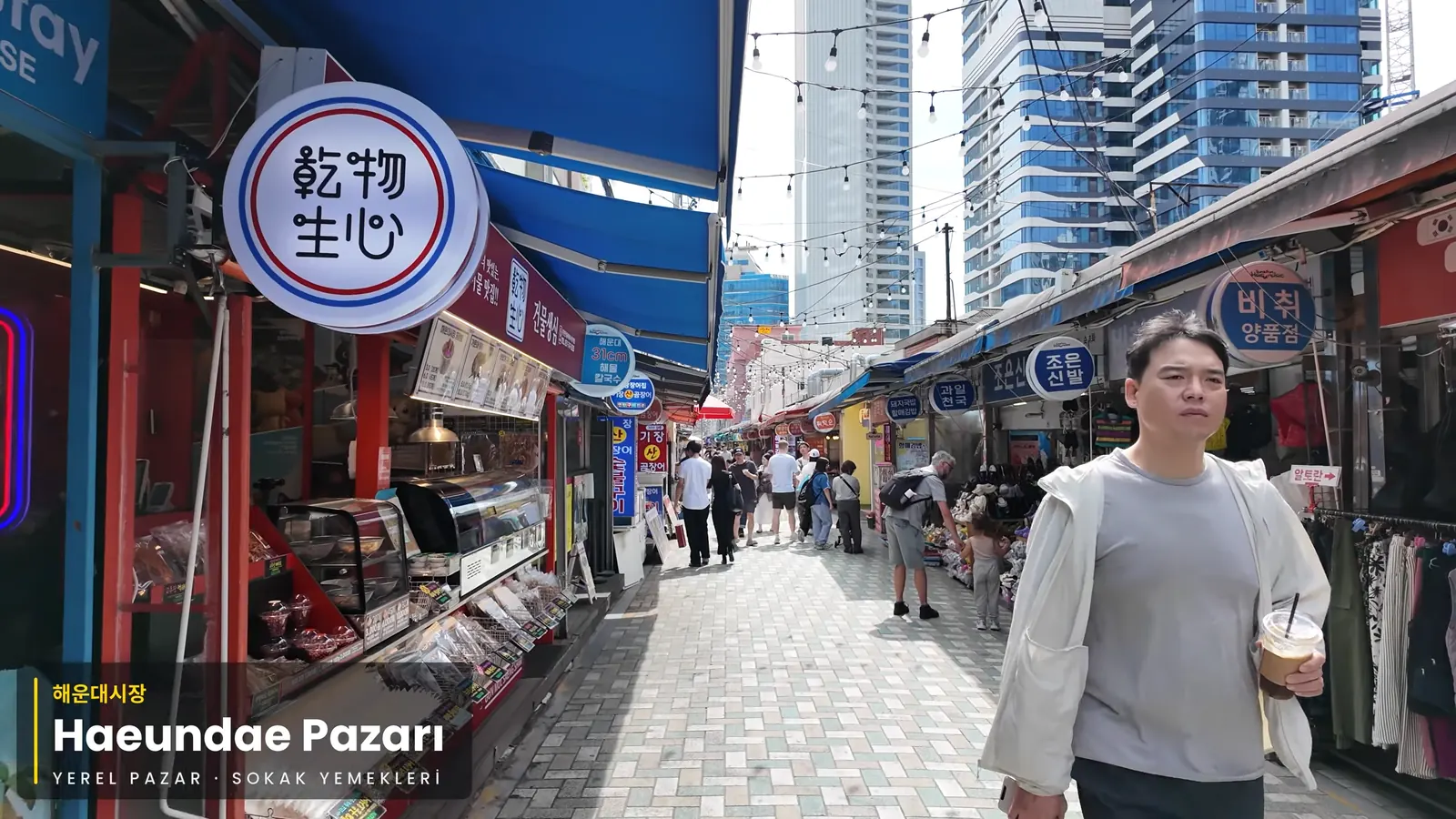Haeundae Pazarı’nda yerel tezgahlar ve sokak yemekleri, Busan