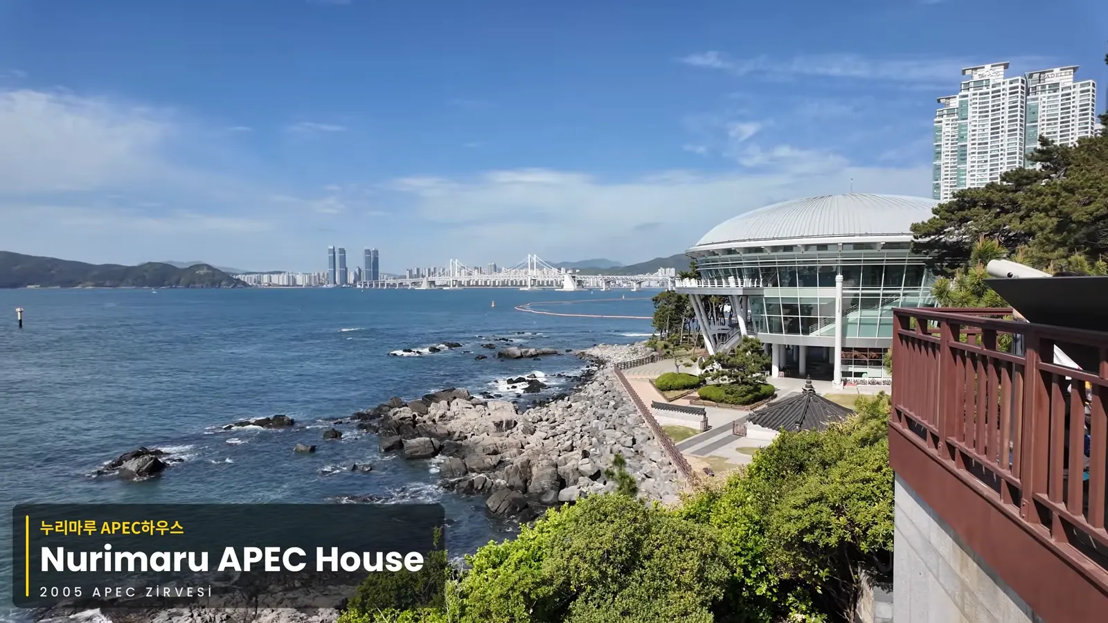 Nurimaru APEC House ve Gwangan Köprüsü manzarası, Busan