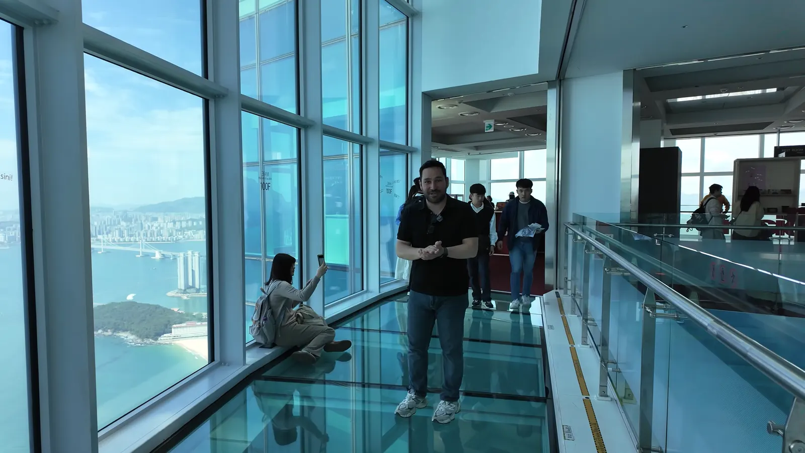 Busan X the Sky’ın 100. katındaki cam zeminli seyir terası