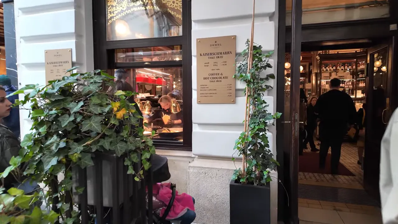 Kaiserschmarrn takeaway sign at the Demel entrance