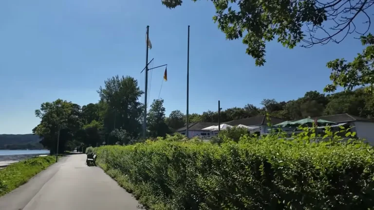 Walking path along Lake Baldeney in the south of Essen