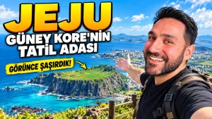 Jeju Adası'nda yeşil volkanik krater, turkuaz deniz ve sahil yolu, Güney Kore'nin tatil adası