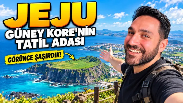 Jeju Adası'nda yeşil volkanik krater, turkuaz deniz ve sahil yolu, Güney Kore'nin tatil adası