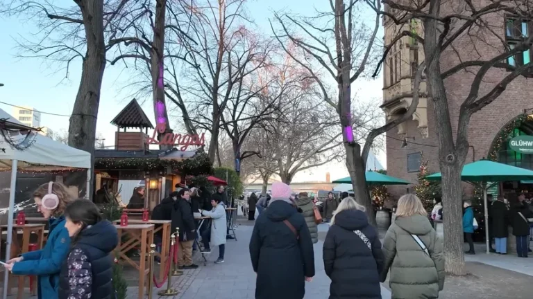 Harbour Christmas Market: Hafen-Weihnachtsmarkt outside the Chocolate Museum
