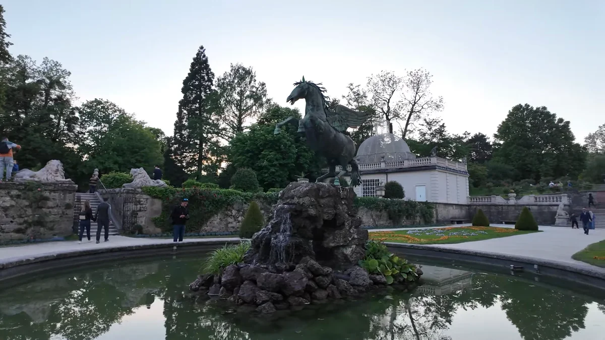 Salzburg Mirabell Bahçesi'ndeki Pegasus çeşmesi