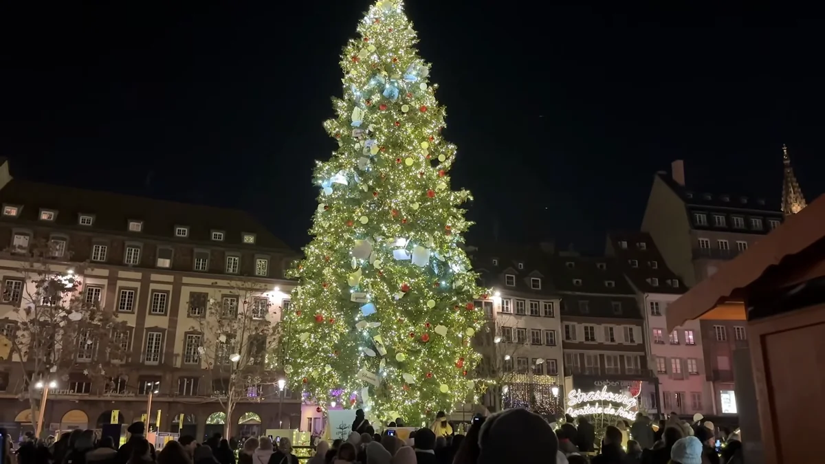 Kléber Meydanı Noel ağacı