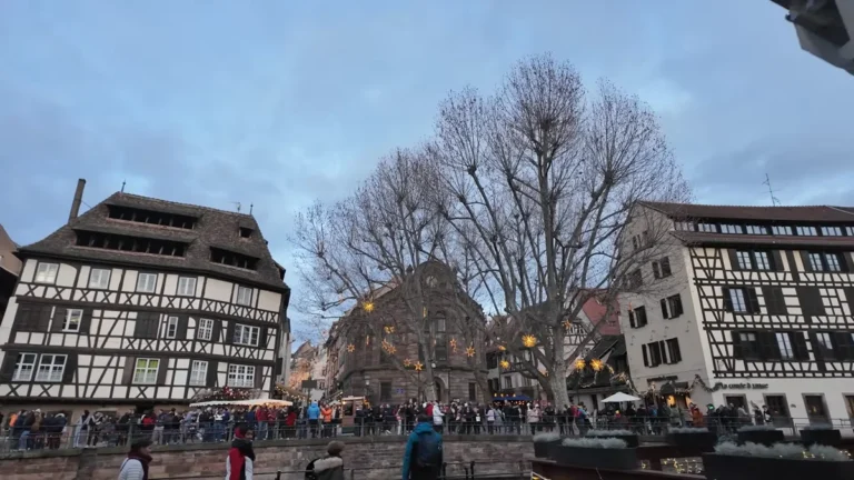 La Petite France’ta kanal kıyısındaki yarım ahşap evler