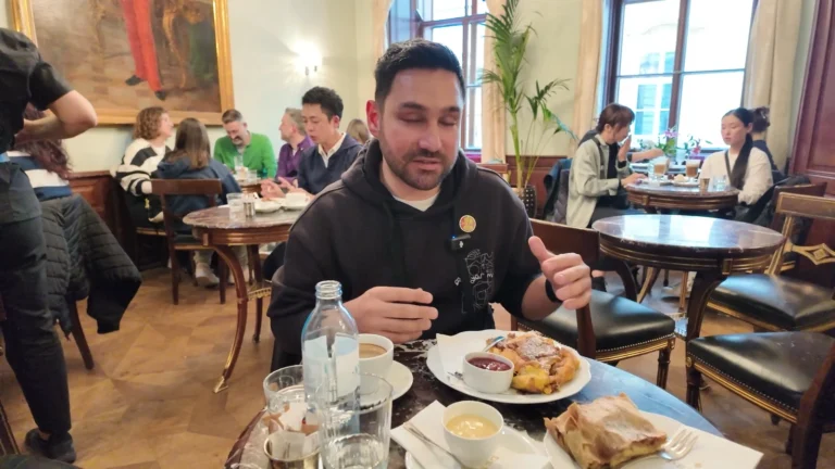 Demel'de masada Kaiserschmarrn ve Apfelstrudel, Viyana